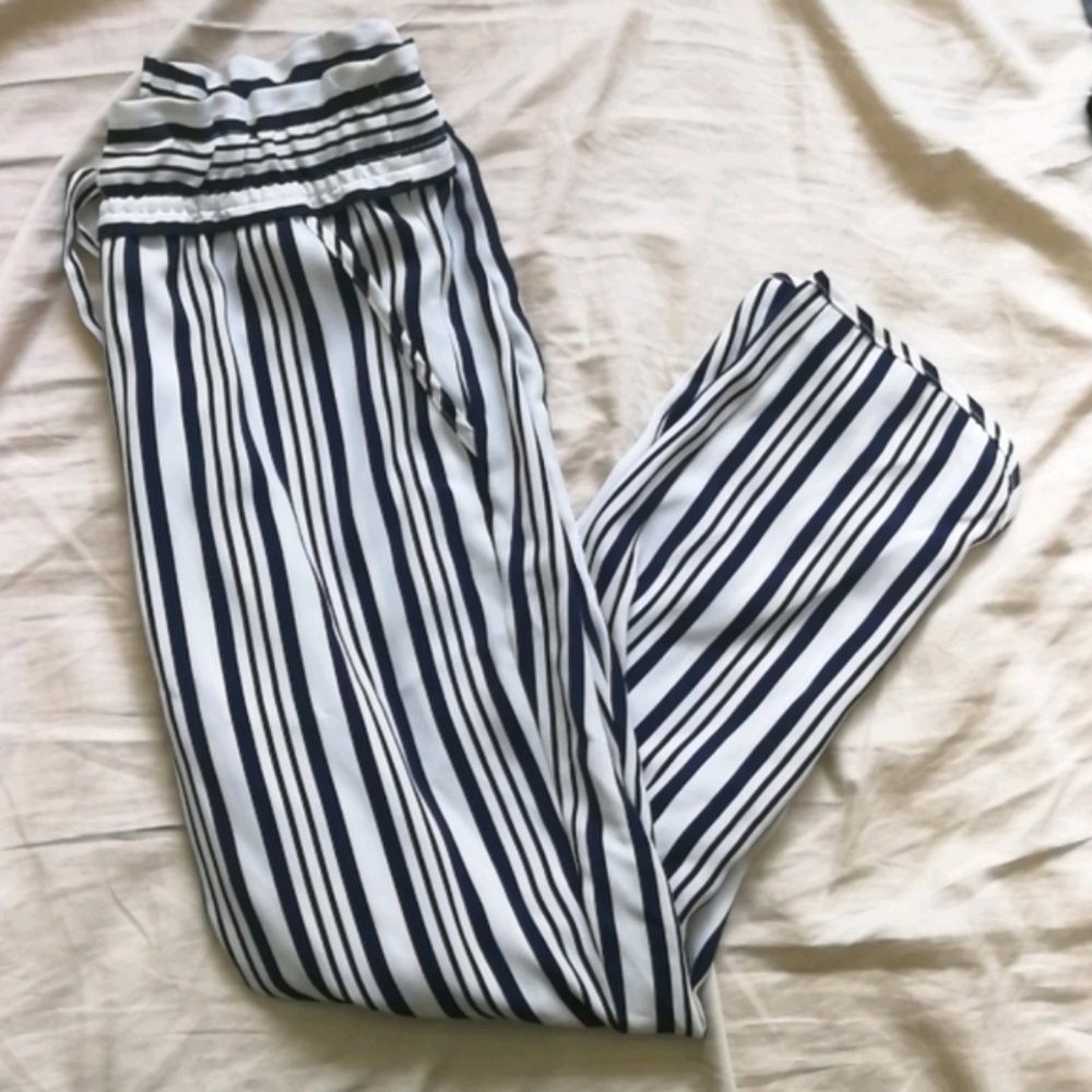 💛2/$30 Navy blue/white joggers